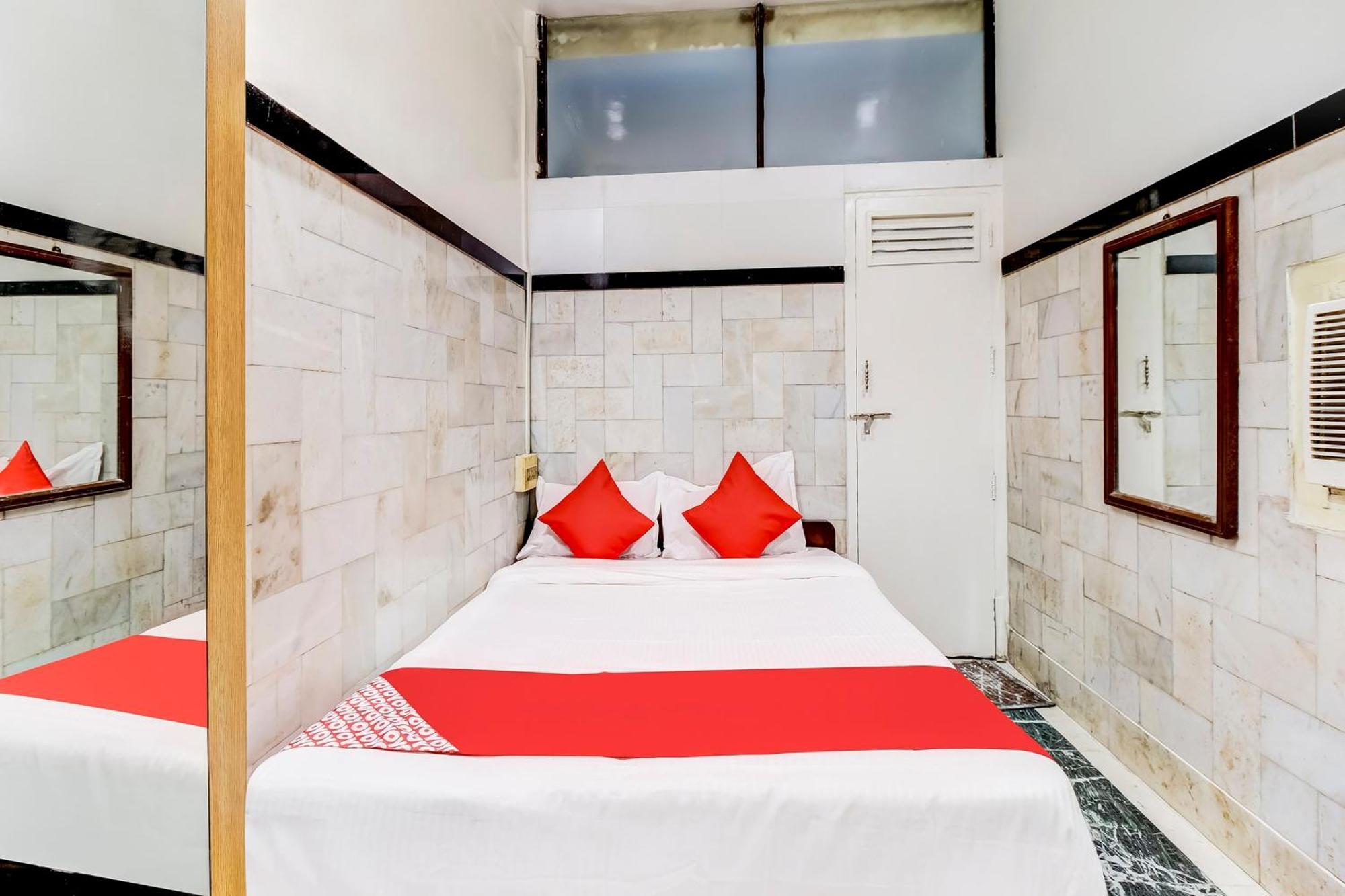 Super Oyo Hotel Dreamland Bombay Esterno foto