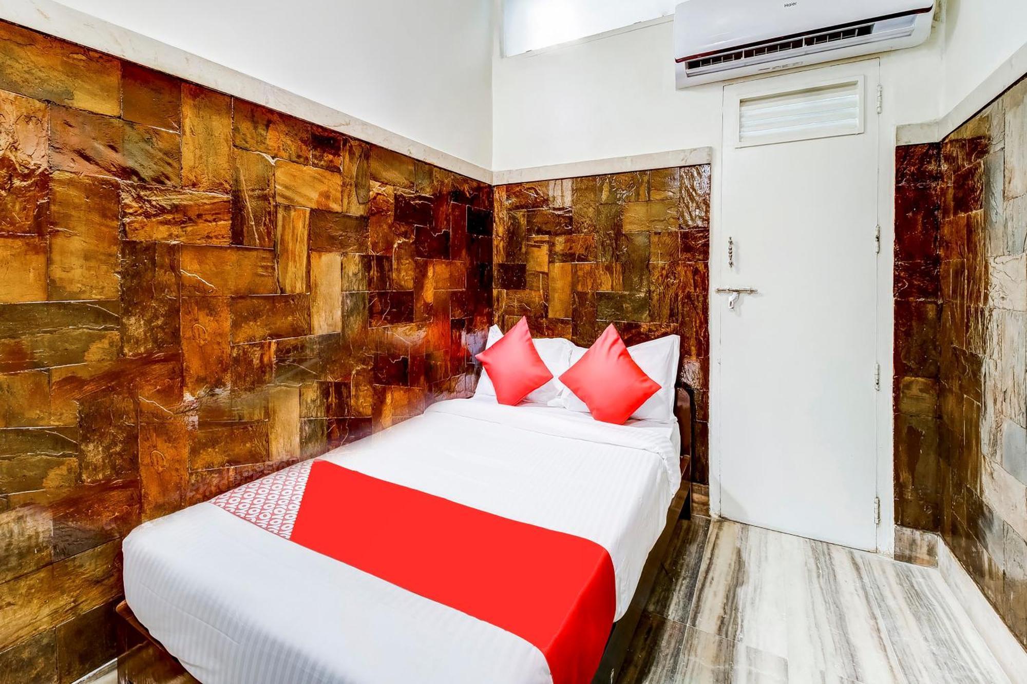 Super Oyo Hotel Dreamland Bombay Esterno foto